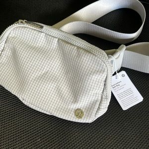 lululemon everywhere belt bag NWT
